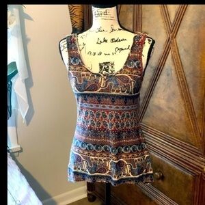Beautiful summer top size medium excellent condition brand is Daily Special